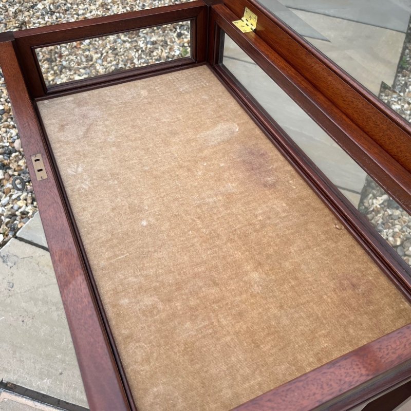 An Edwardian Period mahogany inlaid bijouterie cabinet.